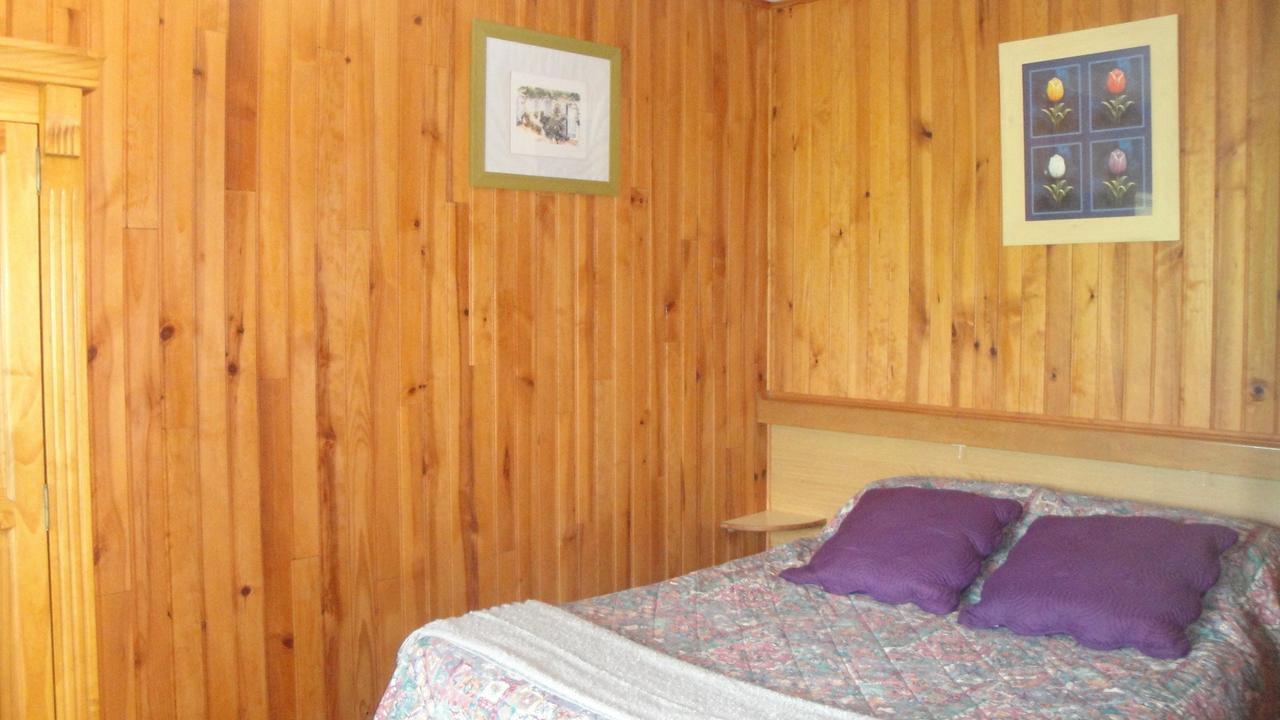 Domaine De Poudos Bed & Breakfast Auterive  Rom bilde